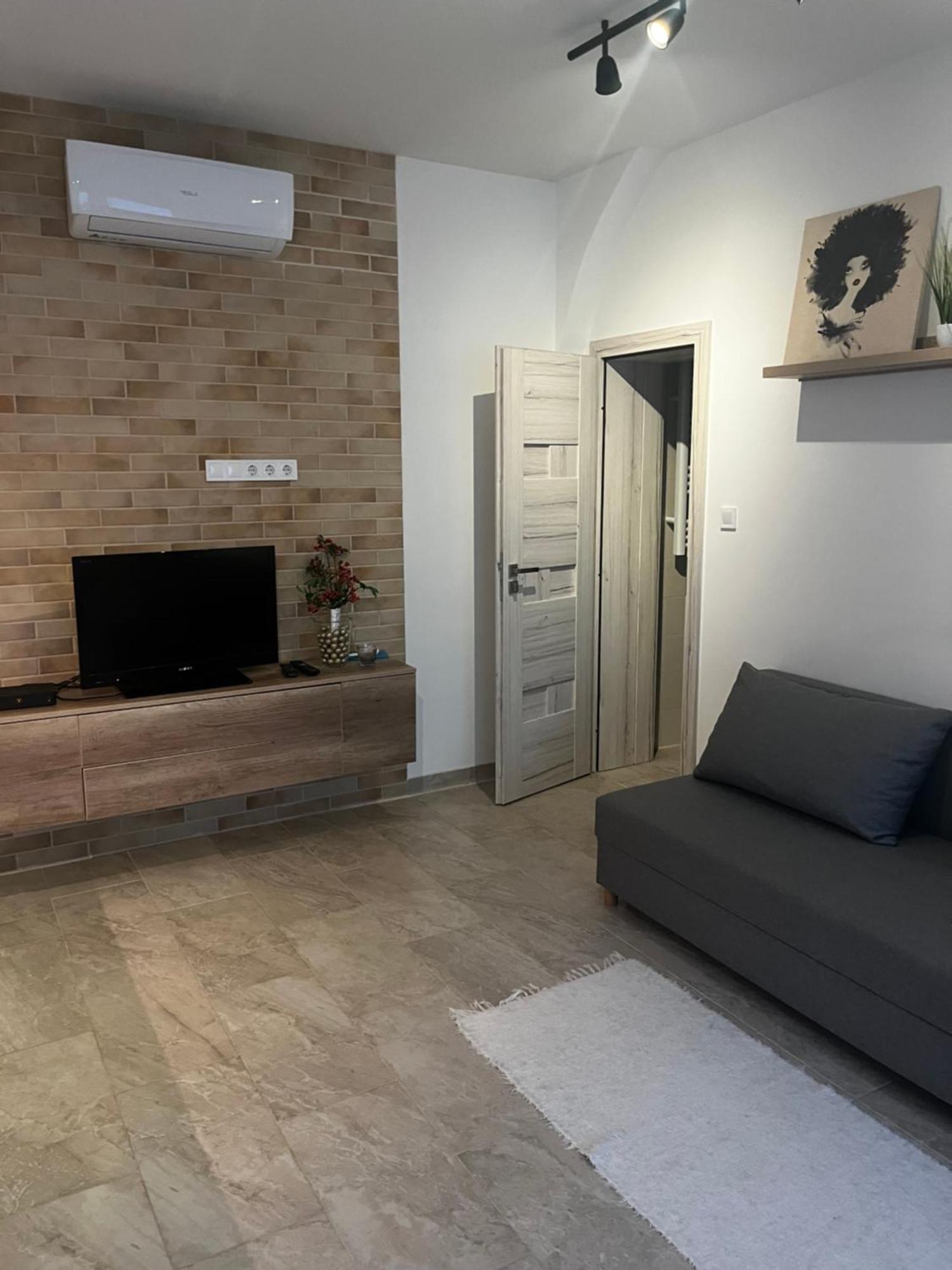 Winestone Corner Apartment Debrecen Extérieur photo